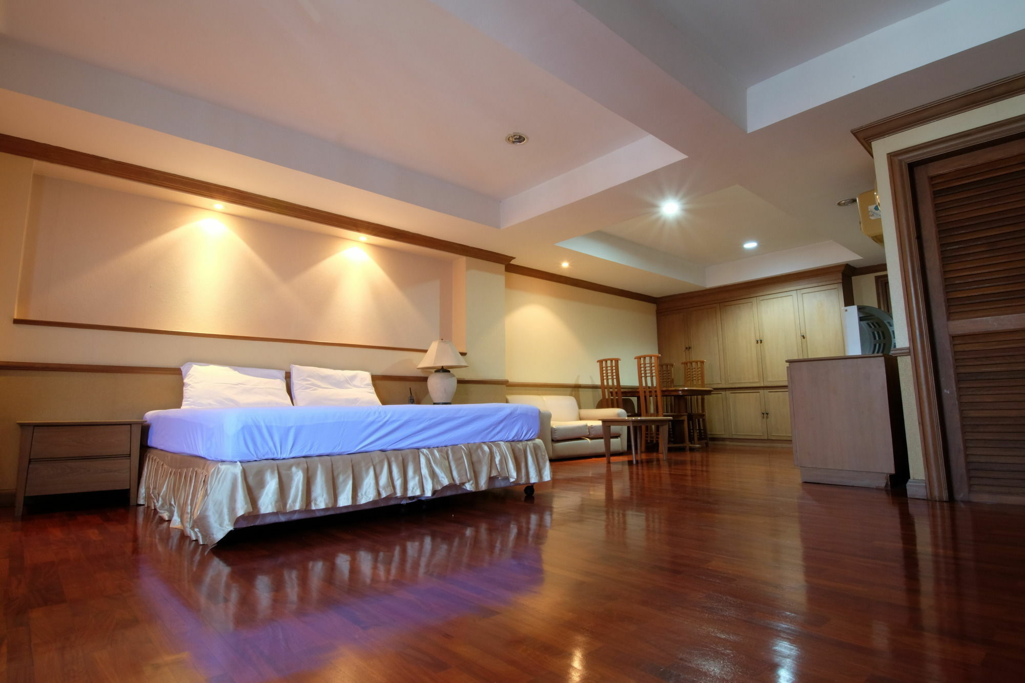 Alameda Suites Hotel Bangkok Esterno foto