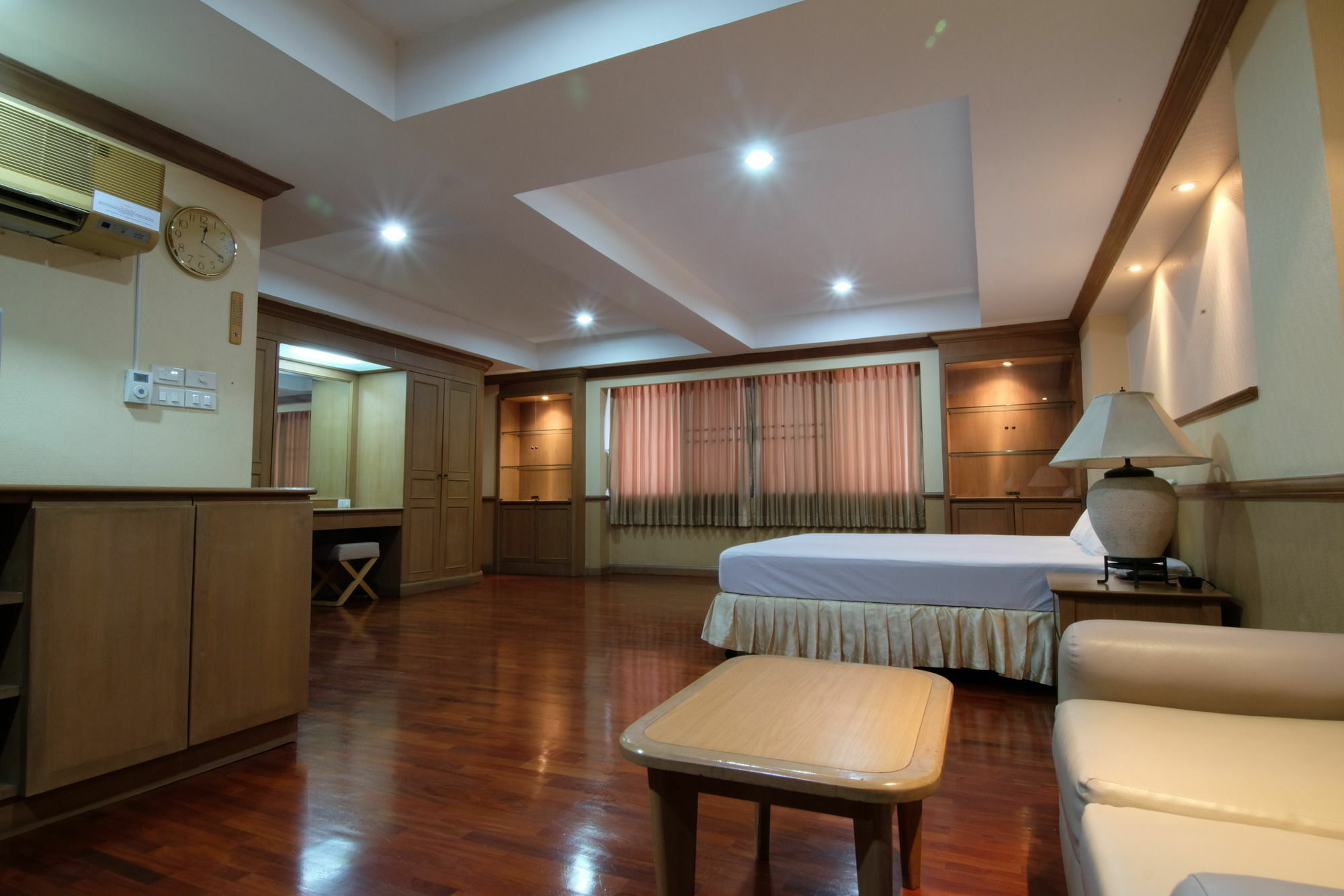 Alameda Suites Hotel Bangkok Esterno foto